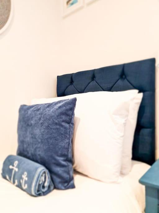 The Hideaway Luxury 5* 2 Bed Garden Apartment Скарбъро Екстериор снимка